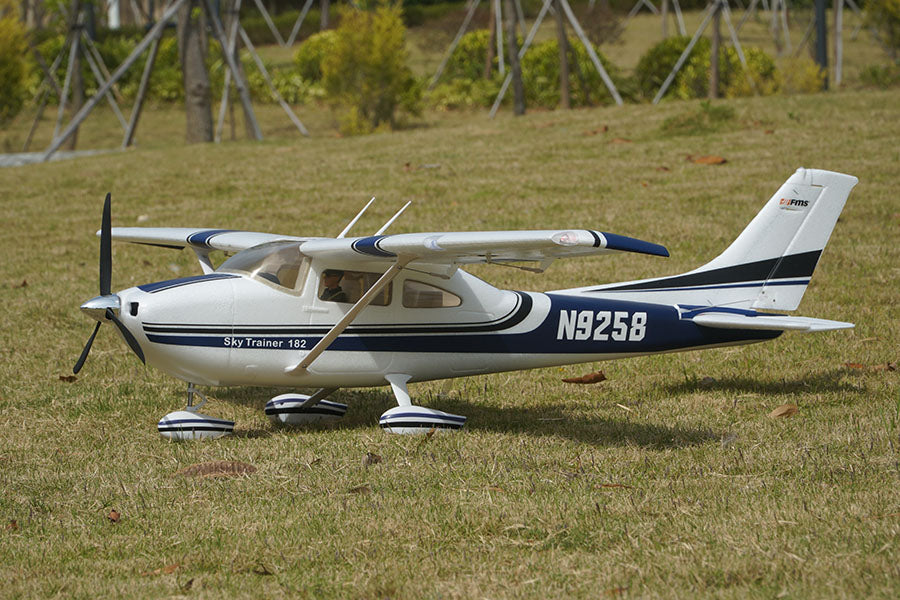 ラジコン飛行機 1400mm sky Trainer 182 Cessna - 航空機